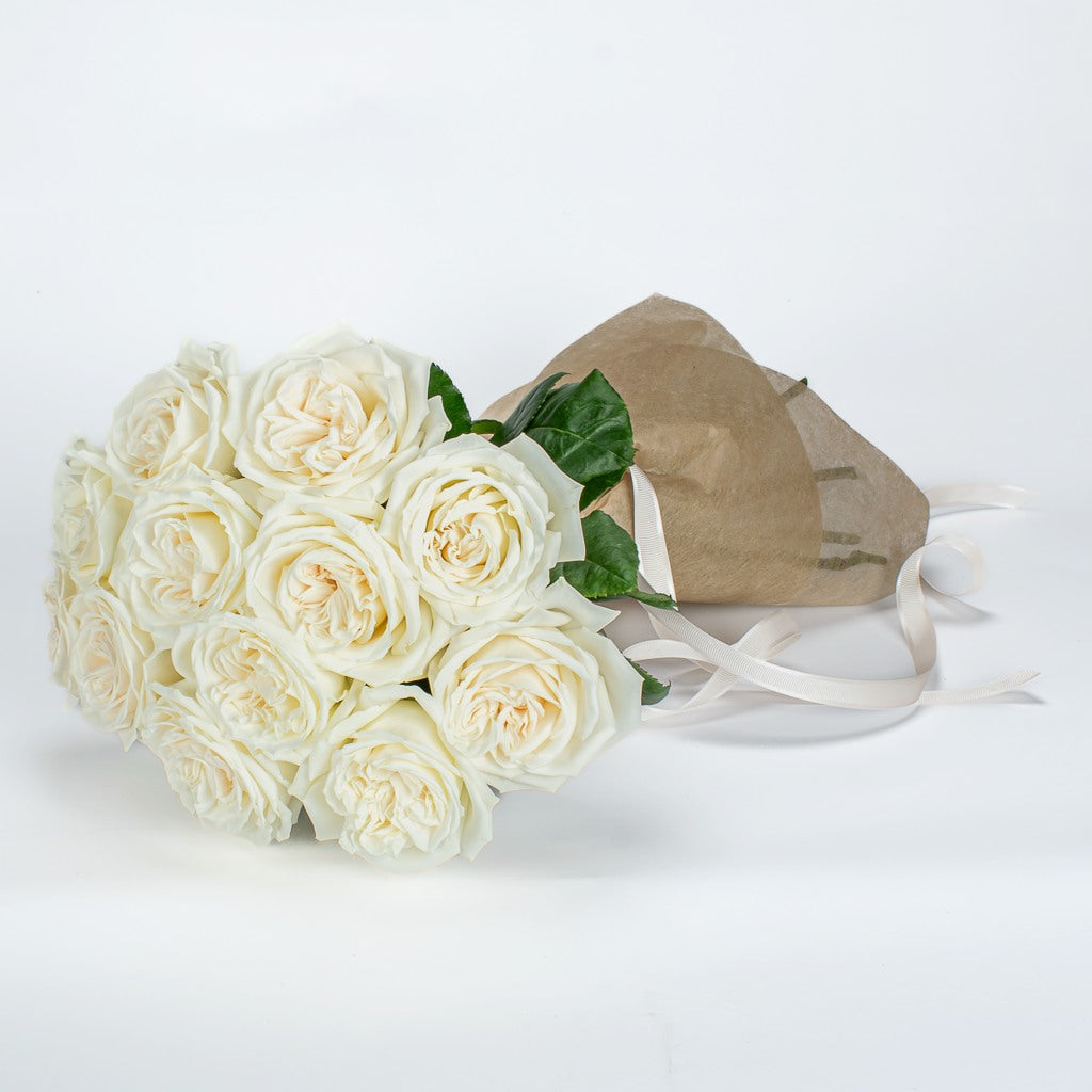 12 Fresh White Roses