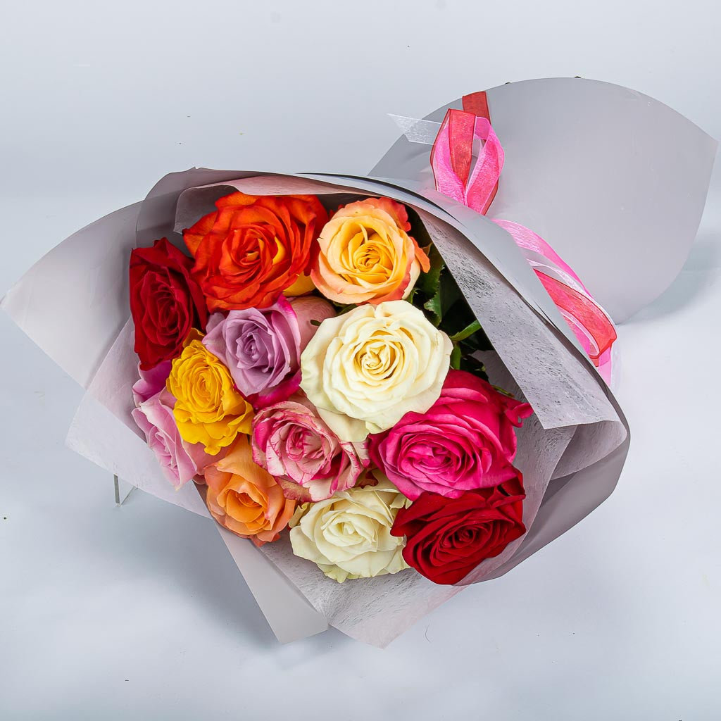 12 Mixed Roses Deluxe Bouquet