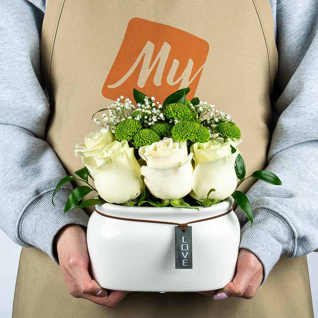 Centerpiece Roses White Vase