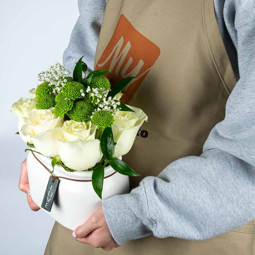 Vase White Roses